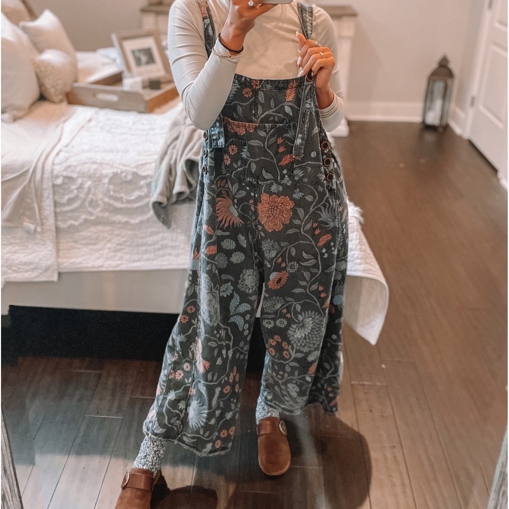Floral printed overalls